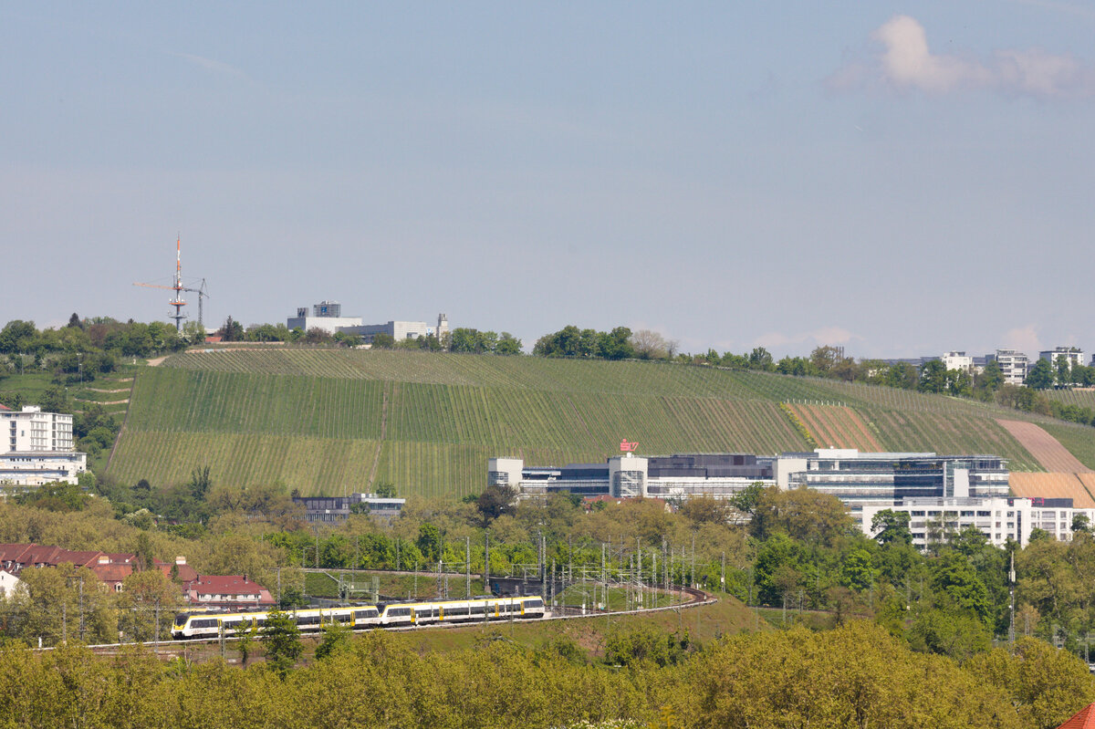 Hamsterpärchen erreicht am 07.05.2022 als RE14 Rottweil/Freudenstadt-Stuttgart von der Panormabahn kommend das Gleisvorfeld seines End- und Zielbahnhofs. 