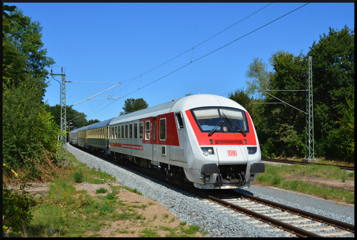 HanseSail 2026: Der Leerpark des Sonderzuges aus G�ttingen (DB Museum 101 001 & IC-Steuerwagen D-DB 51 80 80-95 259-2 Bimmdzf  Mach's gut im DB Museum - Bimmdzf 287 / Abschiedsfahrt Drehfaltt�r - 21.02.2024 ) f�hrt am 08.08.2026 durch Rostock-L�tten Klein zur Abstellung nach Rostock Hbf.