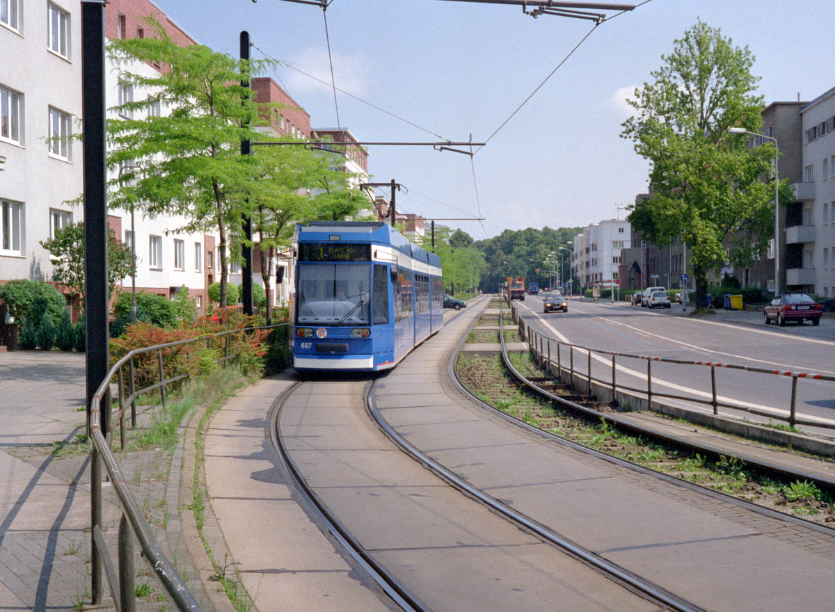 Hansestadt Rostock RSAG SL 1 (6NGTWDE 687) Parkstraße / Am Röper am 4. August 2000. - Scan eines Farbnegativs. Film: AGFA HDC 200-plus-2. Kamera: Minolta XG-1.