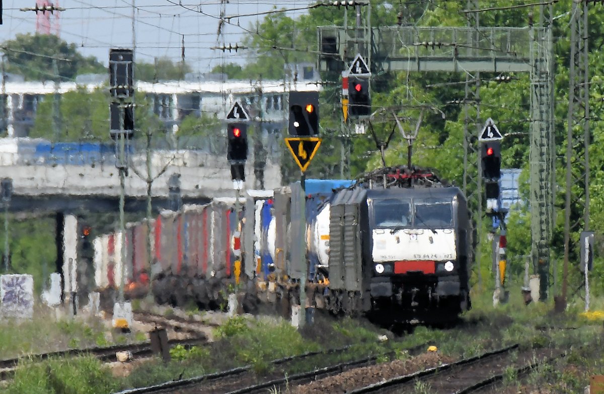 Hardcorehitze am 21.05.16 am Münchner Heimeranplatz - mit dabei ES64 F4-101&034