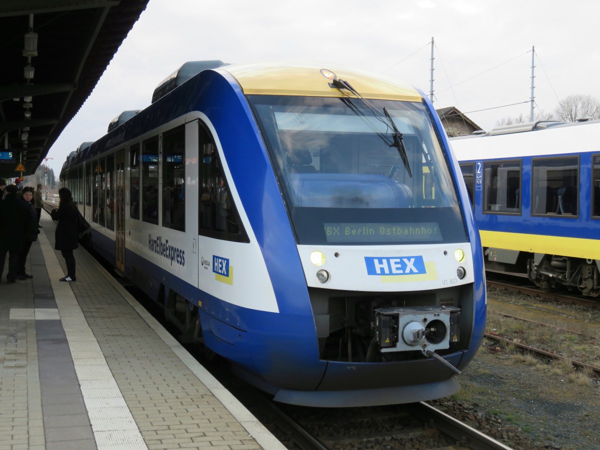 Harz Berlin Express am 01.03.2015 mit VT 807 im Bahnhof von Goslar nach Berlin Ostbahnhof
