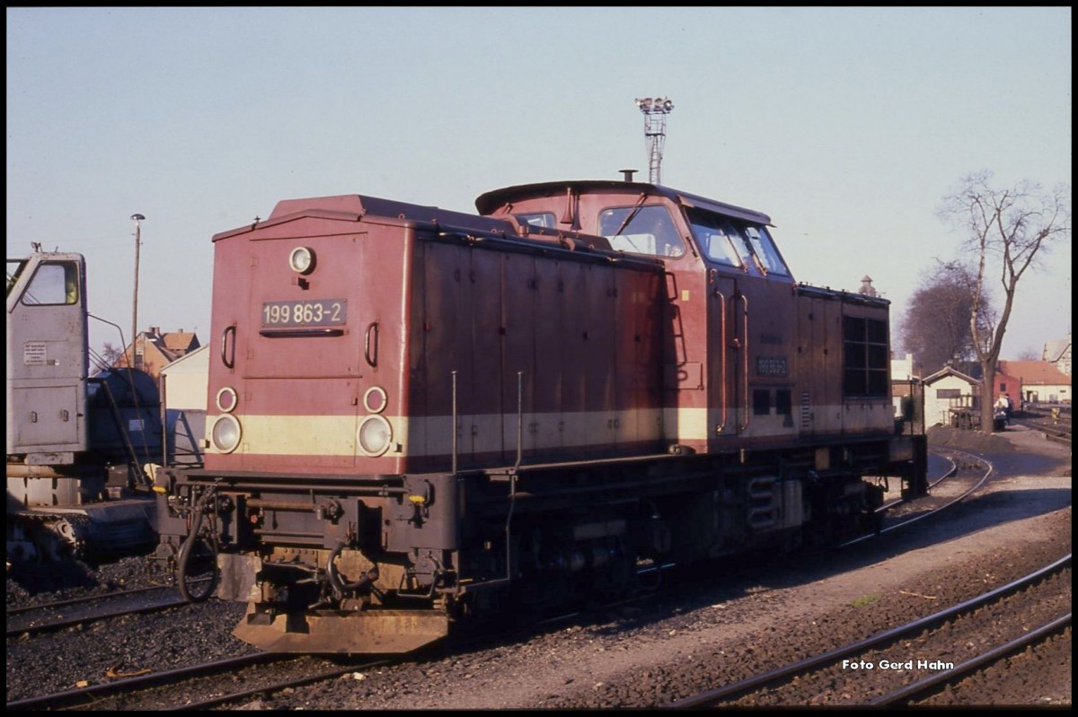 Harz Kamel 199863 der Harzer Schmalspurbahn am 17.3.1990 in Wernigerode.