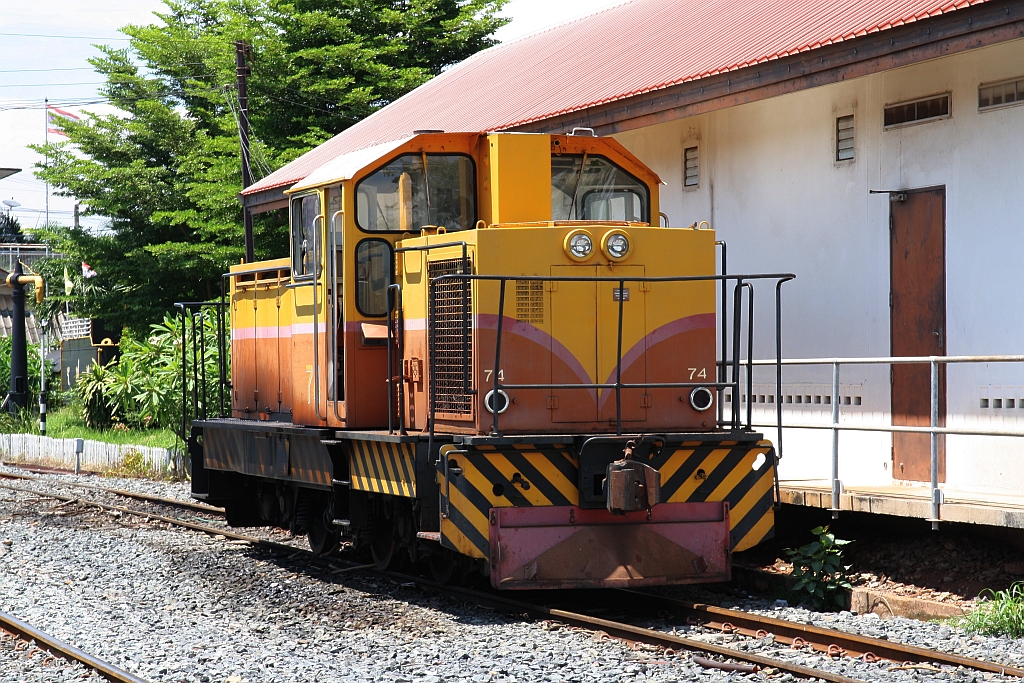HAS 74  (C, dh, Henschel, Bauj.1985, Fab.Nr.32844) am 21.Mai 2018 in der Phitsanulok Station.
