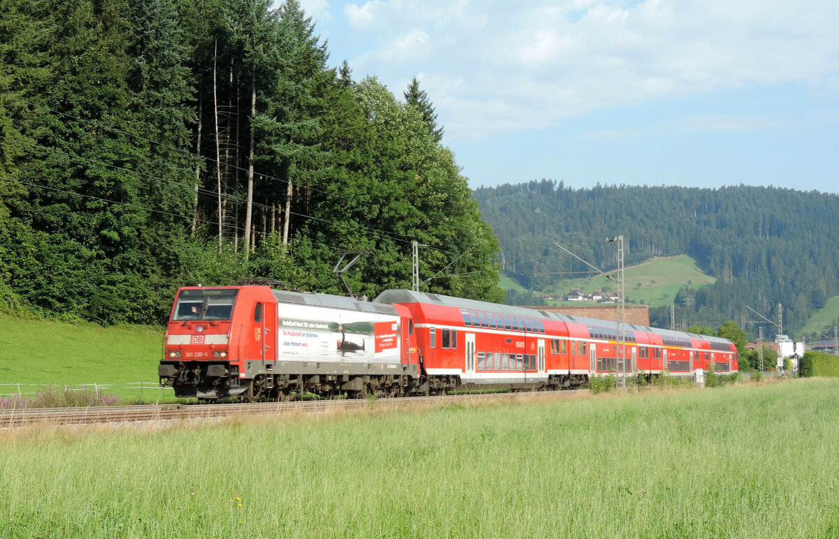 Hausach - 15. August 2021 : 146 230 mit dem RE 4717 von Karlsruhe nach Konstanz.