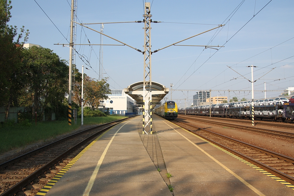 Hausbahnsteig des Bf. Bratislava-Petrzalka am 16.September 2016.