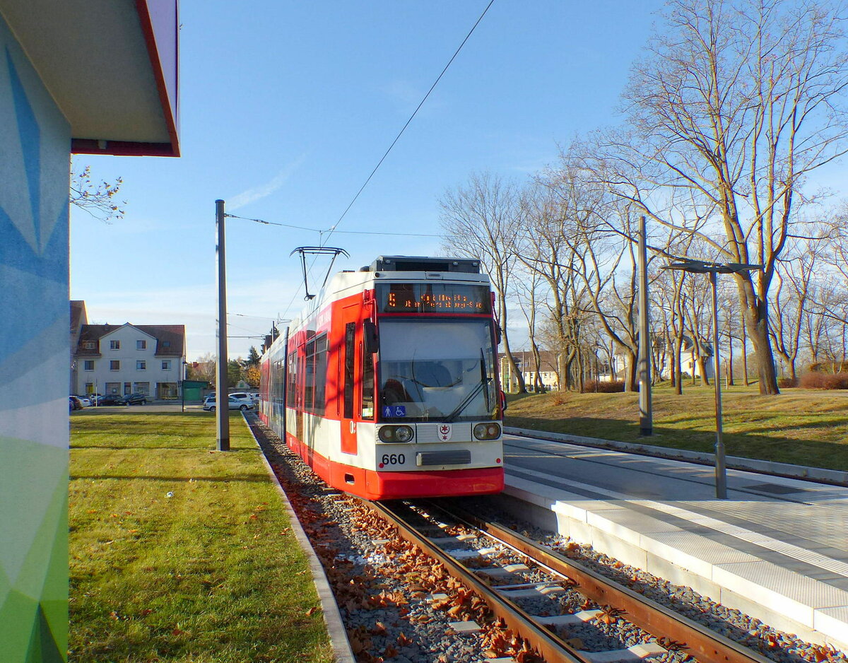HAVAG 660 als Linie 5 nach Halle (S) Kröllwitz, am 26.11.2021 in Bad Dürrenberg Markt HAVAG 660 als Linie 5 nach Halle (S) Kröllwitz, am 26.11.2021 in Bad Dürrenberg Markt
