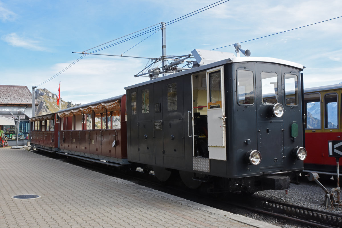 He 2/2 Nr. 11 wartet auf der Schinige Platte auf die nächste Talfahrt. Die Aufnahme stammt vom 12.10.2019.