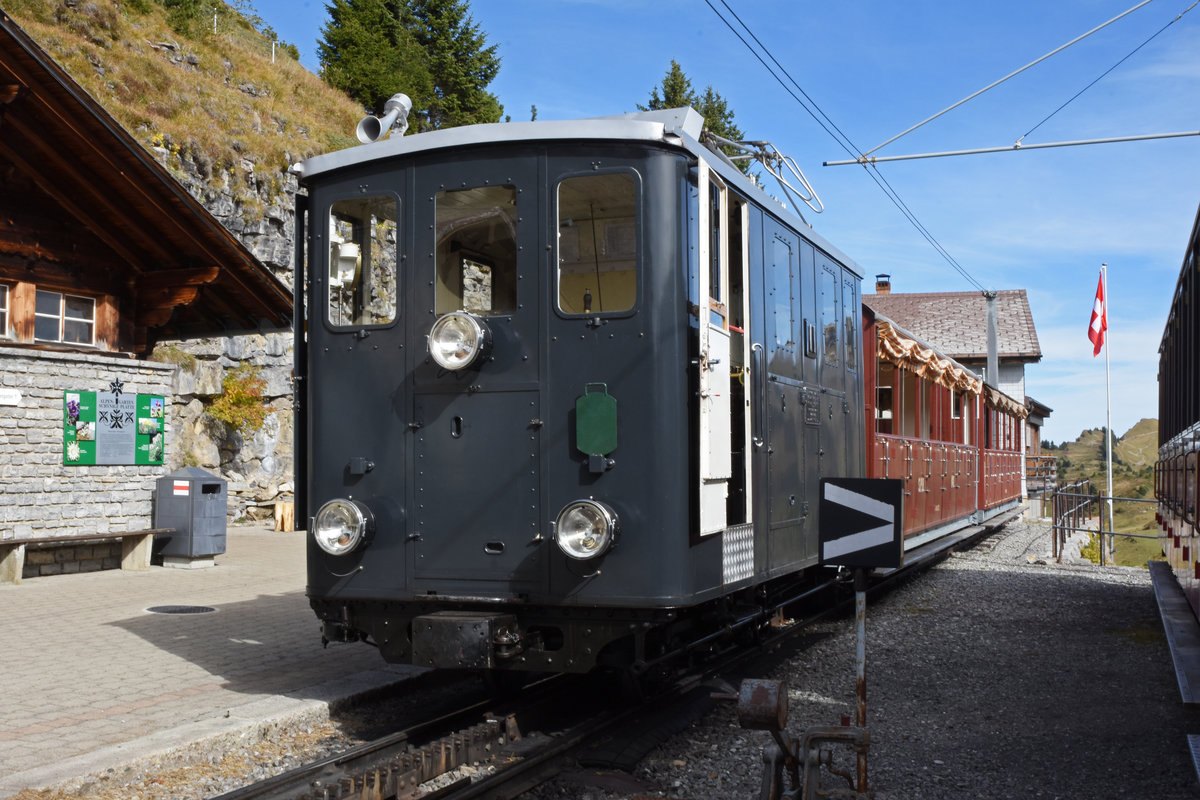 He 2/2 Nr. 11 wartet auf der Schynige Platte auf die nächste Talfahrt. Die Aufnahme stammt vom 12.10.2019.