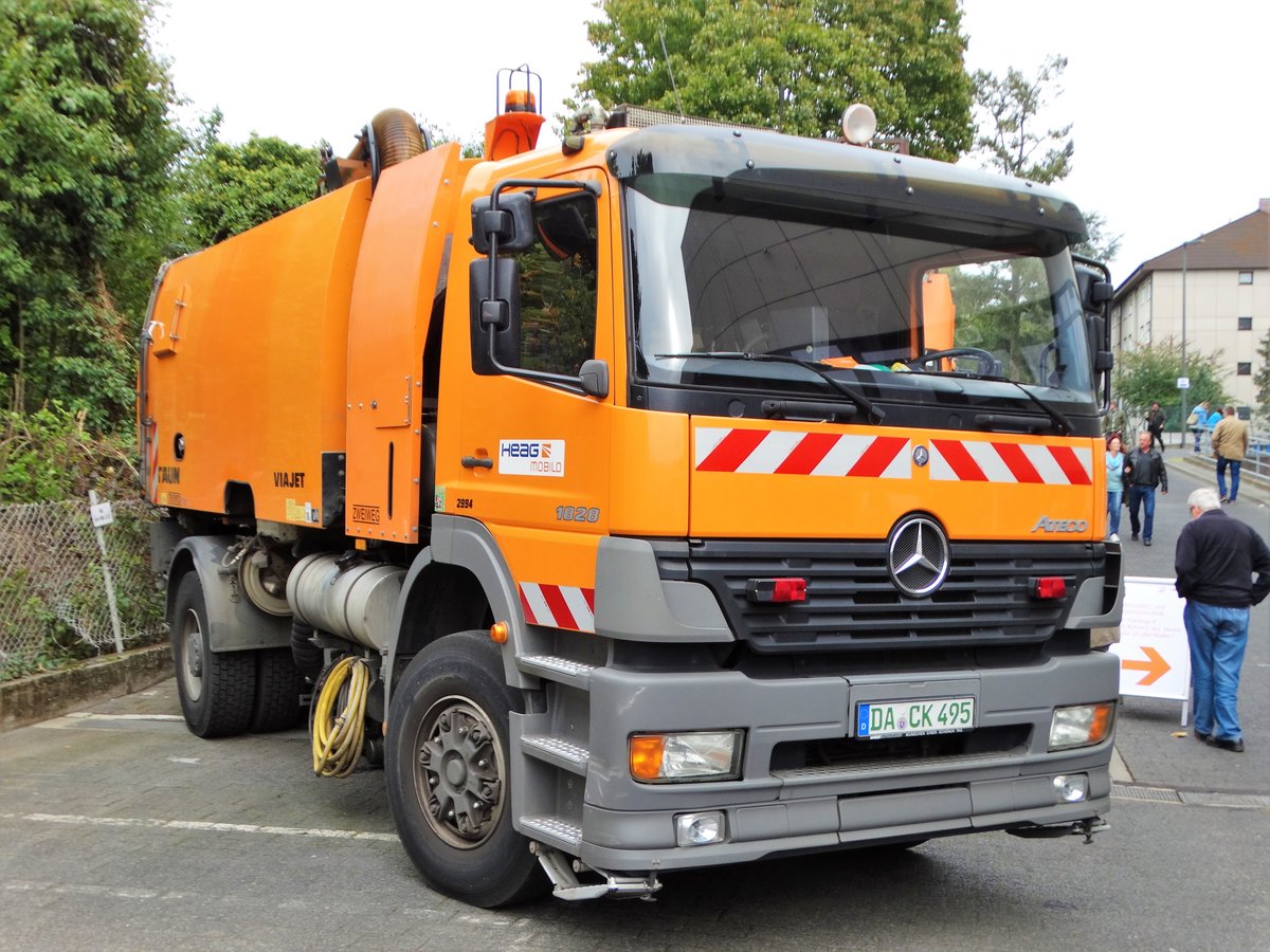 Heag Mobilo Mercedes Benz Axor Zweiwegekehrmaschine Am 07 10 17 In Darmstadt Beim Tag Der Offenen Tur Bahnbilder De