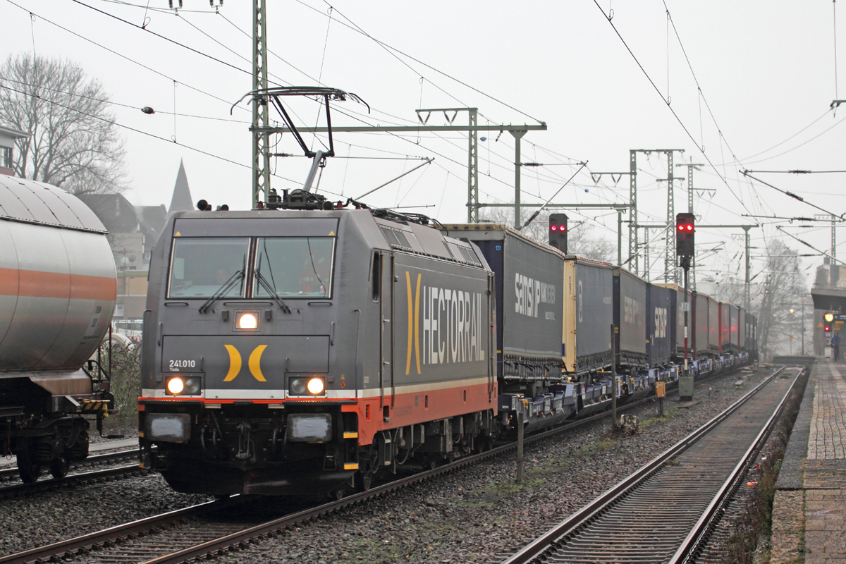 Hector 241.010 durchfährt Recklinghausen Hbf. 18.12.2017