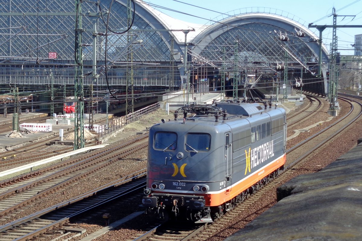Hector Rail 162 002 durchfahrt am 9 April 2018 Dresden Hbf.