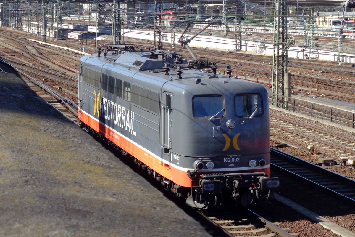 Hector Rail 162 002 durchfahrt am 9 April 2018 Dresden Hbf.