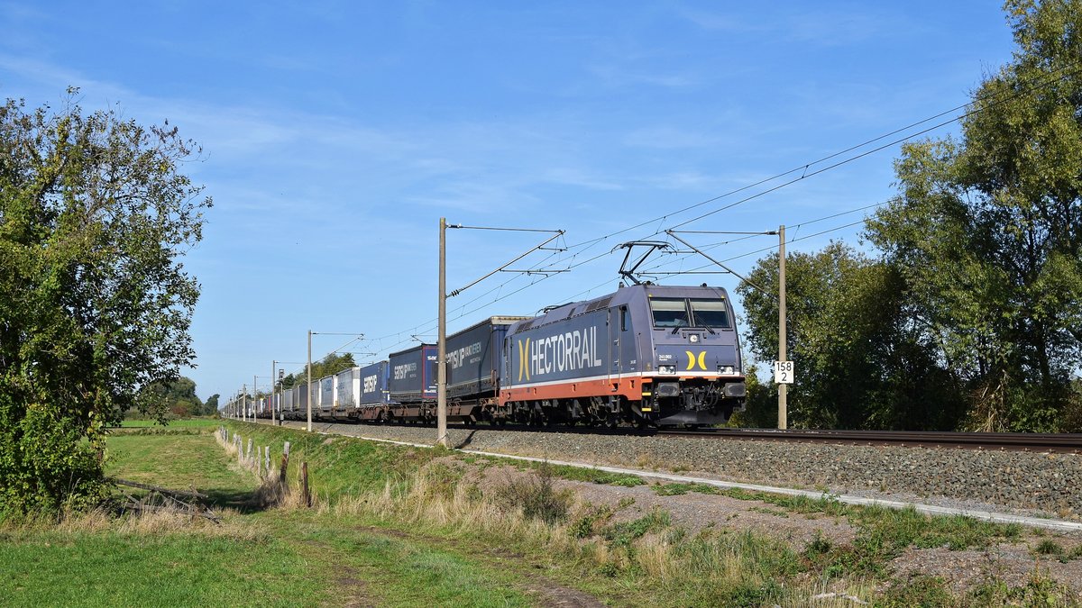 Hector Rail 241 002  Skywalker  mit KLV-Zug in Richtung Osnabrück (Hüde, 05.10.18).