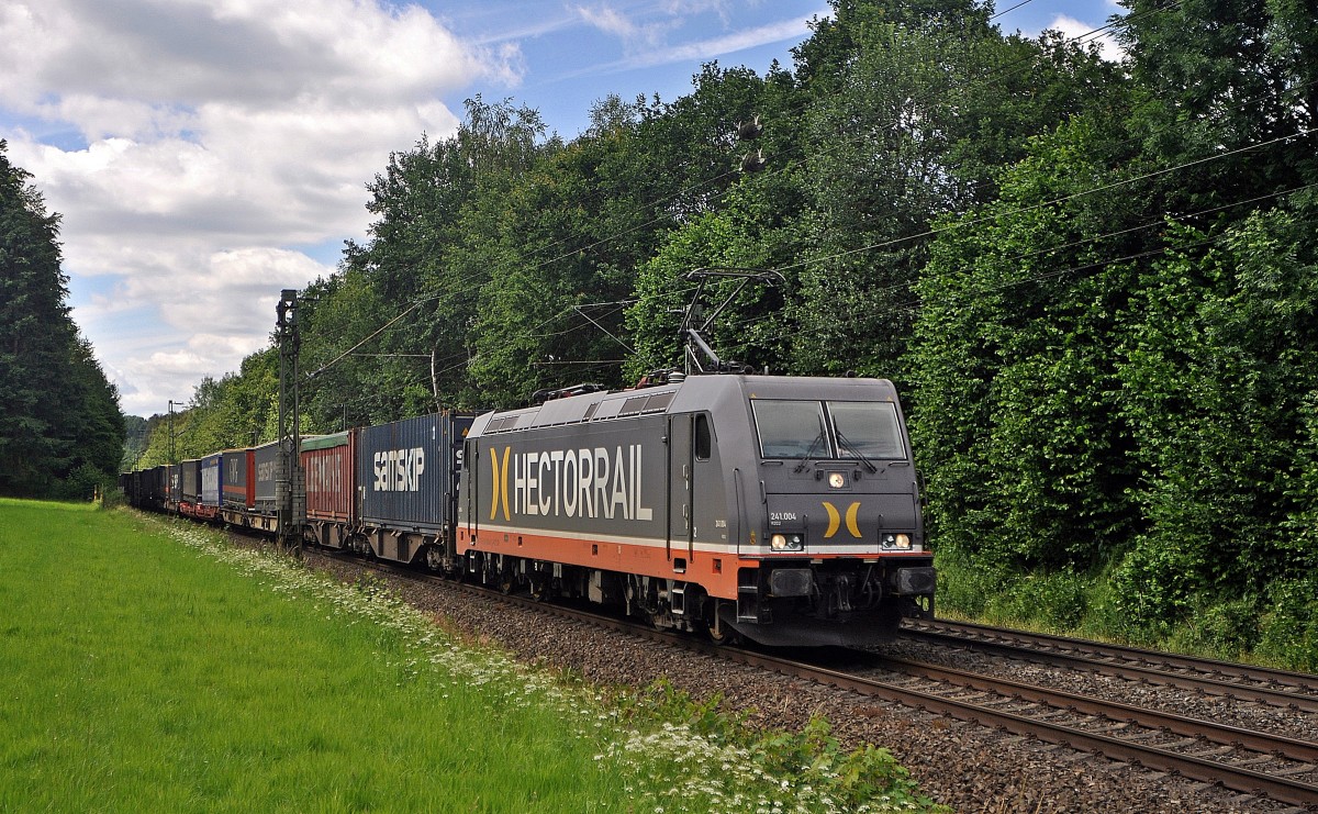 Hector Rail 241 004  R2D2  befördert am 23.06.14 zwischen Leckermühle und Bohmte einen KLV-Zug in Richtung Bremen.
