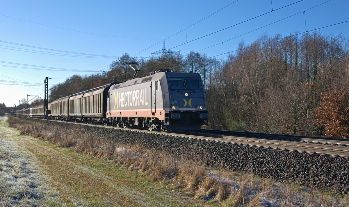 Hector Rail 241 004  R2D2  mit Schiebewandwagenzug am 28.11.16 durch Marl (Nds.) in Richtung Bremen.