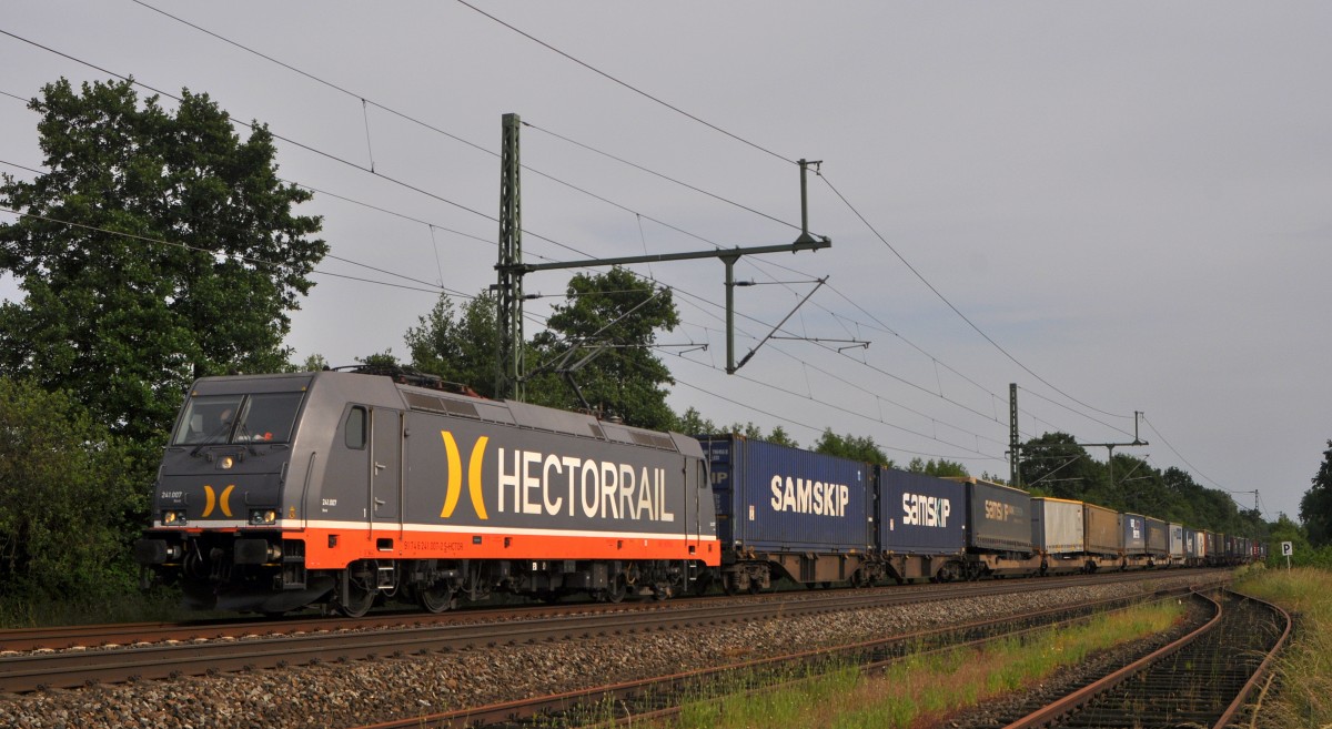 Hector Rail 241 007  Bond  ist am Abend des 07.06.14 in Diepholz mit einem KLV-Zug auf dem Weg in Richtung Bremen.