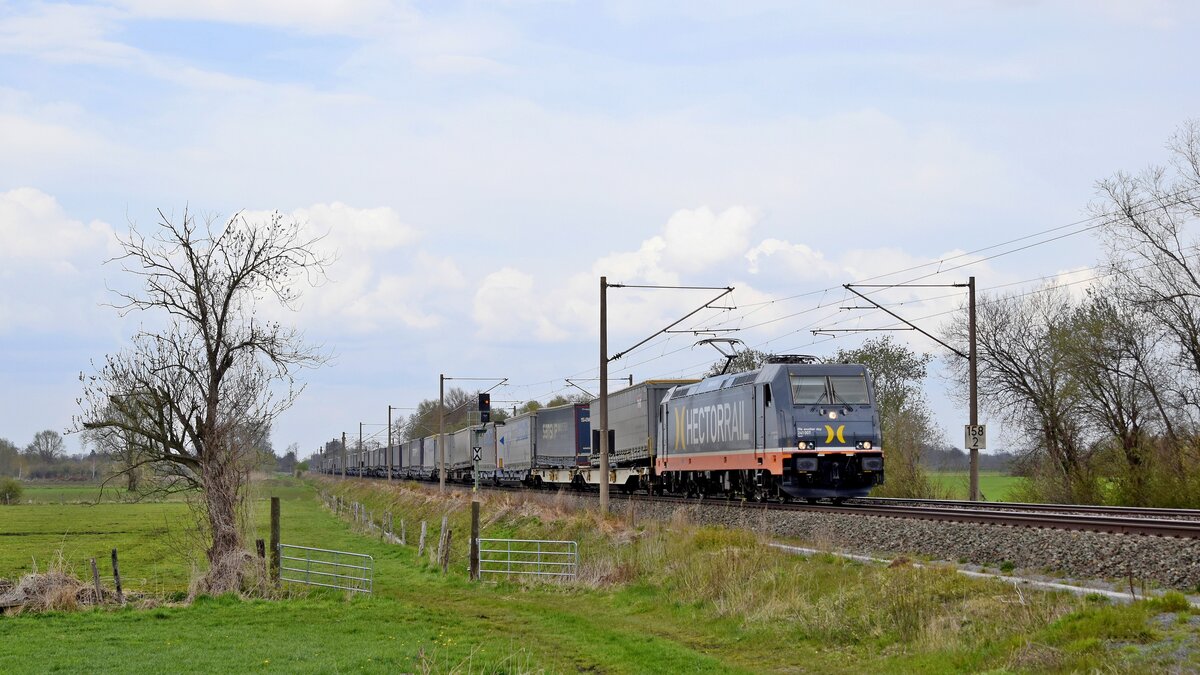 Hector Rail 241 007  Bond/Die another day  mit KLV-Zug nach Krefeld-Uerdingen (Hüde, 18.04.2021).