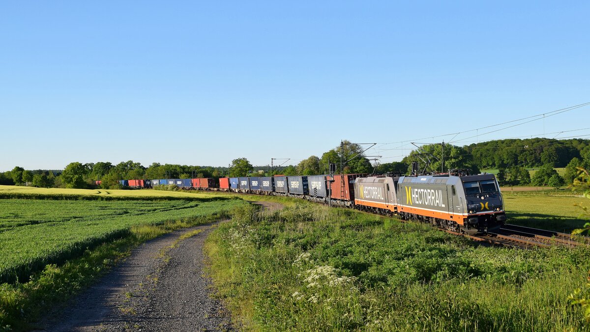 Hector Rail 241 007  Bond/Die another day  und 241 001  Kenobi  mit KLV-Zug nach Krefeld-Uerdingen (Vehrte, 31.05.2021).