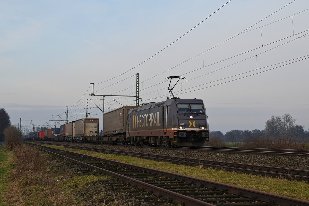 Hector Rail 241 009  Moneypenny  zieht einen KLV-Zug am 11.01.18 bei Diepholz in Richtung Osnabrück.