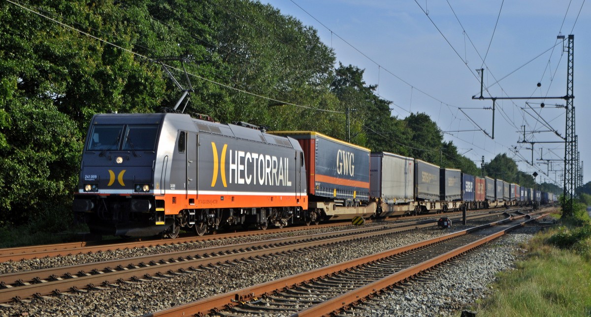 Hector Rail 241 009  Moneypenny  ist am 04.09.14 in Diepholz mit einem KLV-Zug in Richtung Bremen unterwegs.