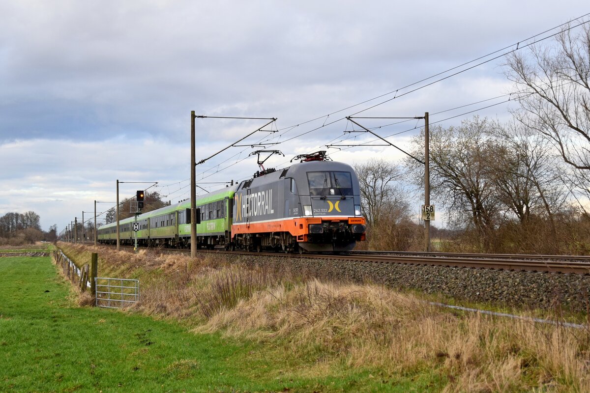 Hector Rail 242.523  LIGTYEAR  mit FLX 1343 Hamburg Hbf - Köln Hbf (Hüde, 23.02.2024).
