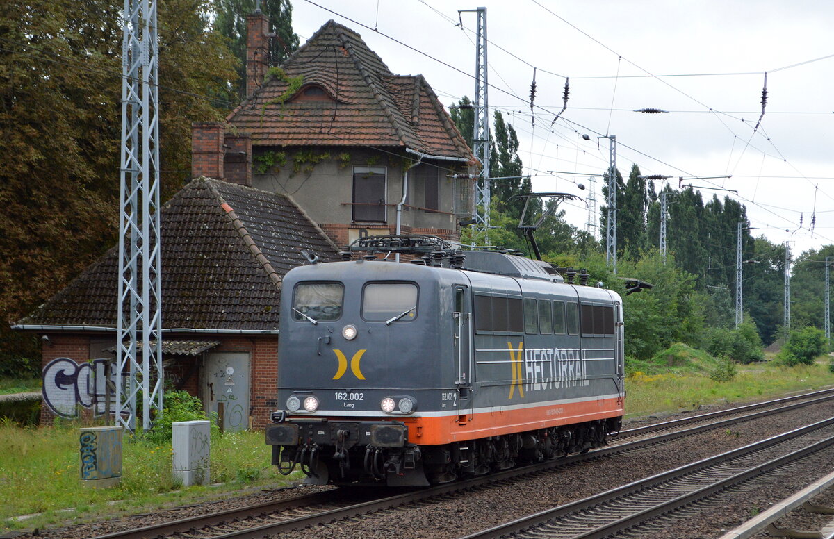 Hector Rail  mit  162.002  Name: Lang (NVR:  91 80 6 151 070-0 D-HCTOR ) am 20.08.21 Berlin Buch. 