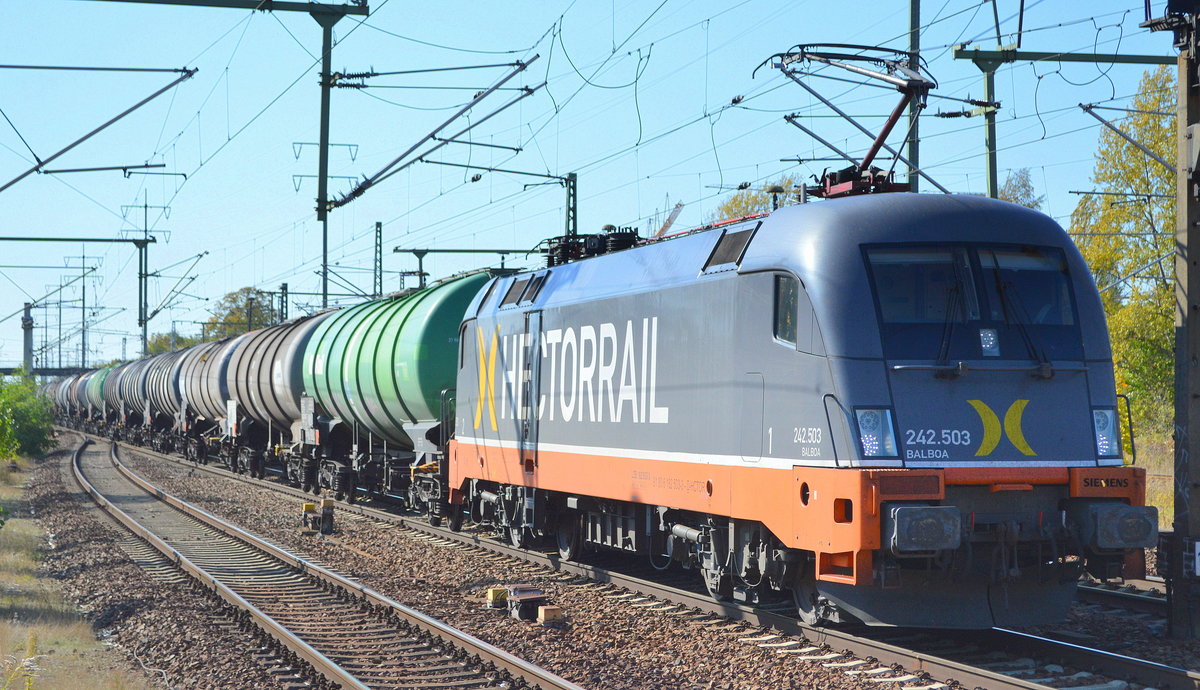 Hector Rail  mit  242.503  [Name: Balboa] (91 80 6 182 503-3 D-HCTOR) mit Kesselwagenzug (leer) Richtung Stendel am 05.10.18 Bf. Flughafen Berlin-Schönefeld.