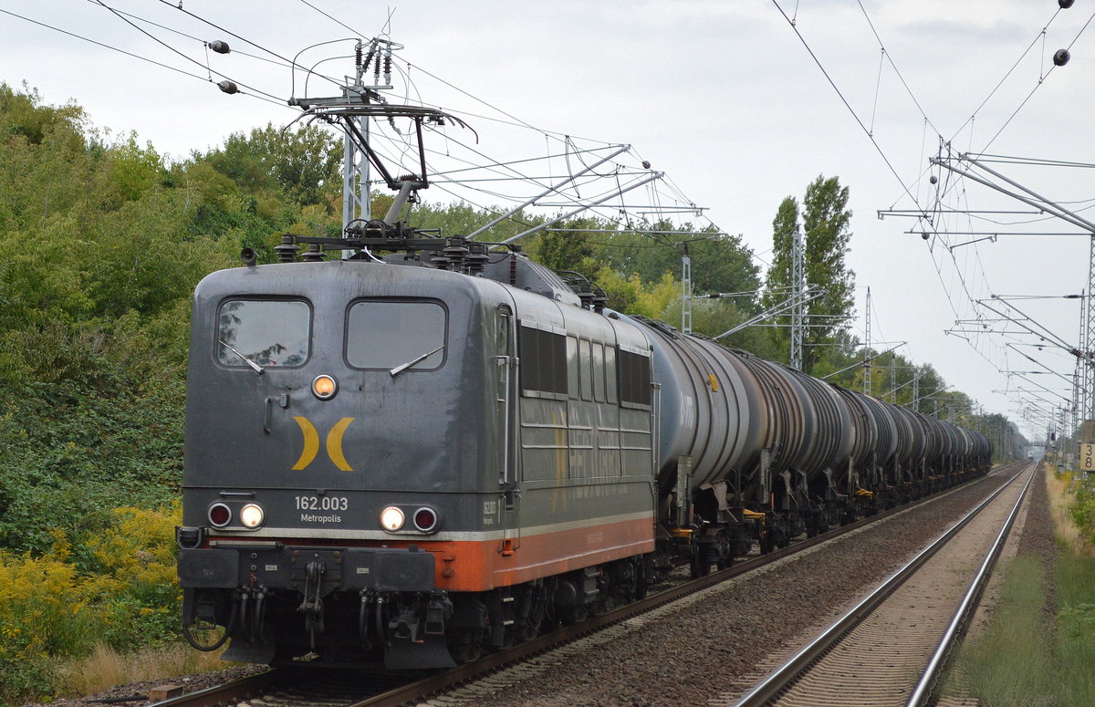 Hectorrail 162.003  Metropolis  (91 80 6 155 027-1-D-HCTOR) mit Kesselwagenzug am 24.08.18 Bf. Berlin-Hohenschönhausen.