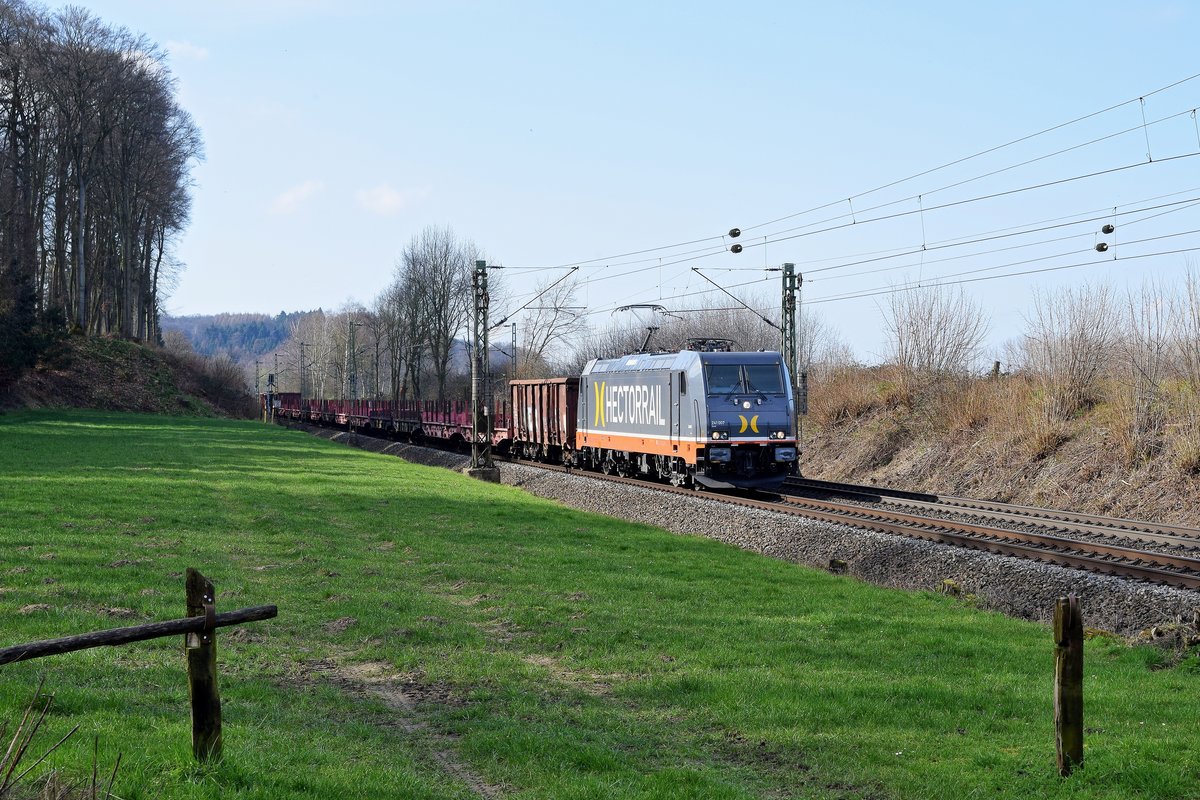 Hectorrail 241 007  Bond  mit Umleiter-DGS 52746 Oberhausen West - Hanekenfähr. Die Lok verunglückte am 30.06.2017 im Bf Leese-Stolzenau und ist nach einer umfangreichen Reparatur seit dem 13.02.2020 wieder im Einsatz (zwischen Bohmte und Ostercappeln, 16.03.2020).