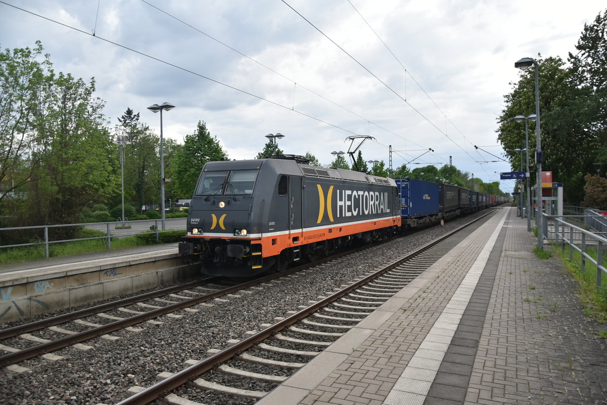 Hectorrail 241 012 bei der Durchfahrt in Anrath gen Krefeld. 24.4.2019