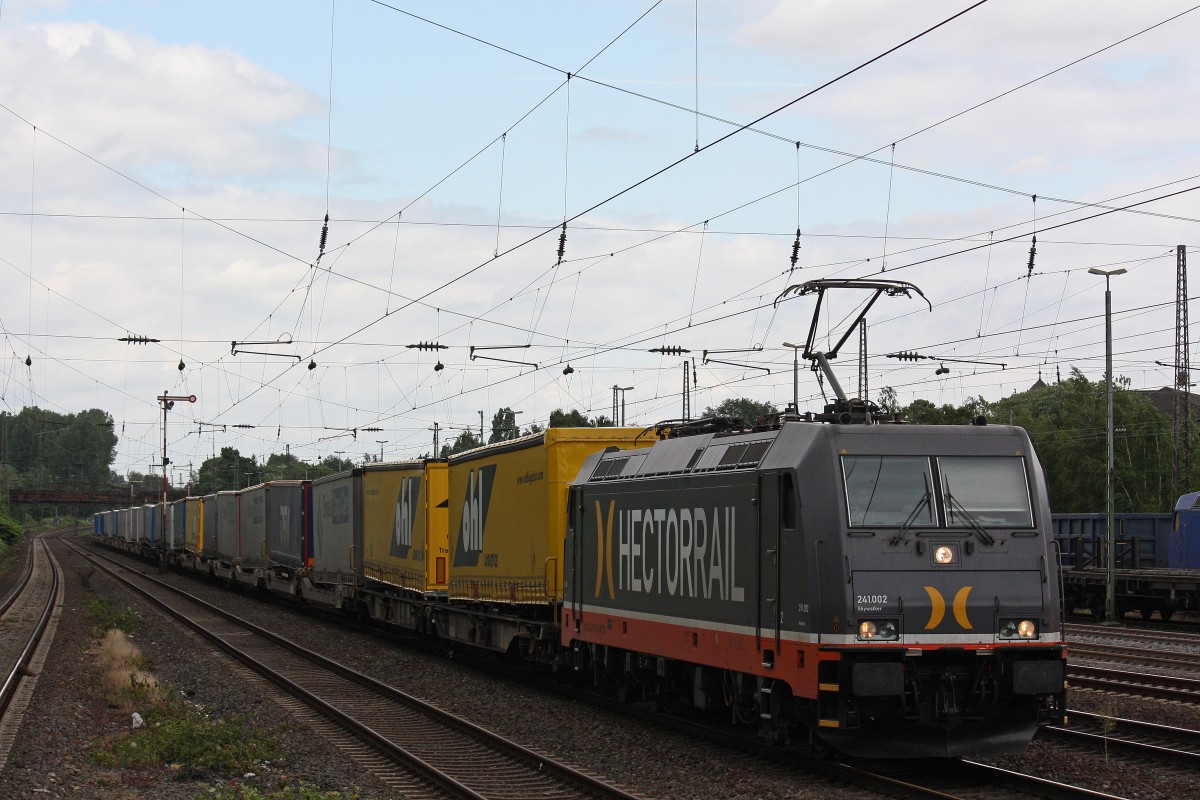 Hectorrail 241.002  Skywalker   am 15.6.13 mit einem KLV in Dsseldorf-Rath.