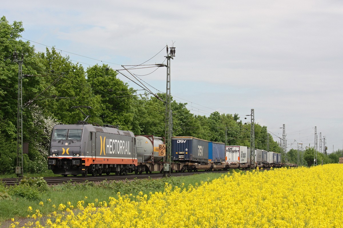 Hectorrail 241.004  R2D2  am 9.5.13 mit einem KLV nach Ehrang in Menden.