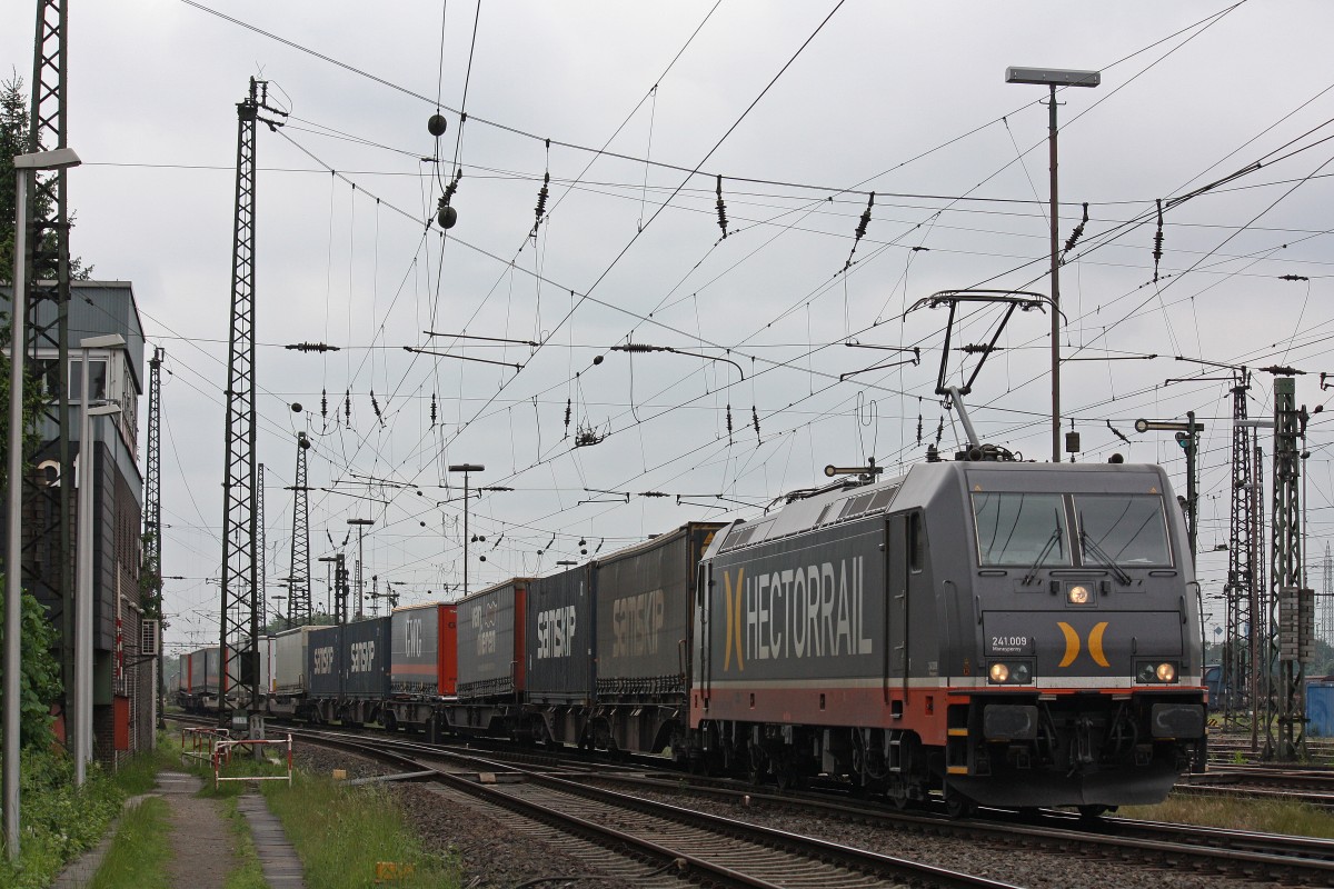 Hectorrail 241.009  Moneypenny  am 1.6.13 mit einem KLV in Oberhausen-West.