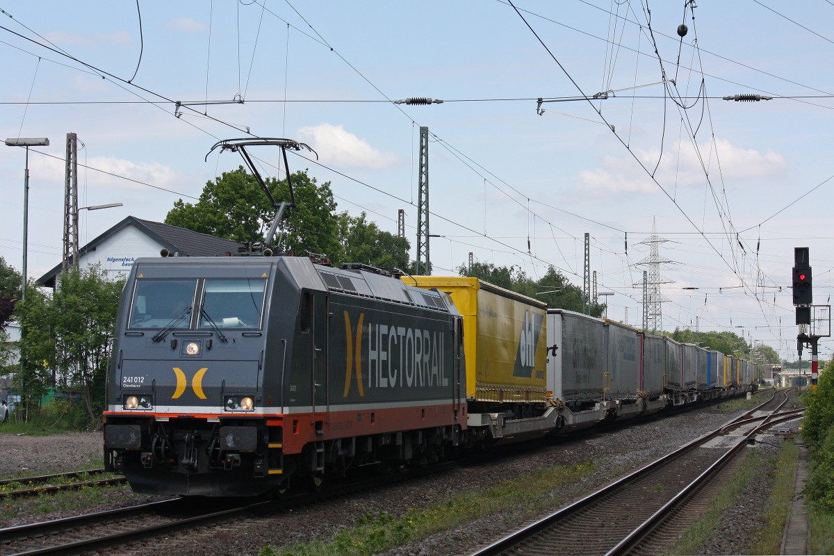 Hectorrail 241.012  Chewbacca  am 25.5.13 mit einem KLV von Helsingborgs Central nach Ehrang in Ratingen-Lintorf. 