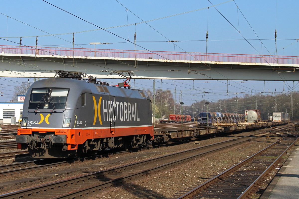 Hectorrail 242.502 am 8.3.14 mit einem KLV in Duisburg-Entenfang.