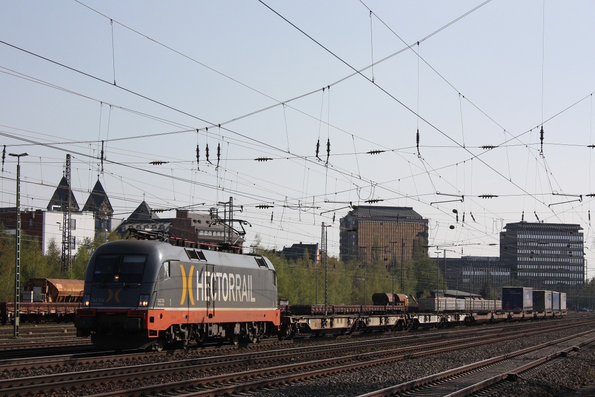 Hectorrail 242.516  Ferdinand  am 24.4 13 mit einem KLV in Dsseldorf-Rath.
