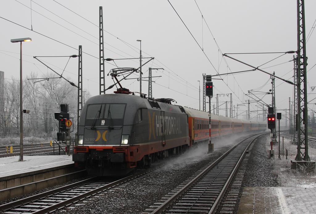 Hectorrail 242.517 bespannte am 23.01.2017 den LOC 1818 nach Berlin - Lichtenberg und fuhr um 10.25 Uhr hier in Göttingen ein.