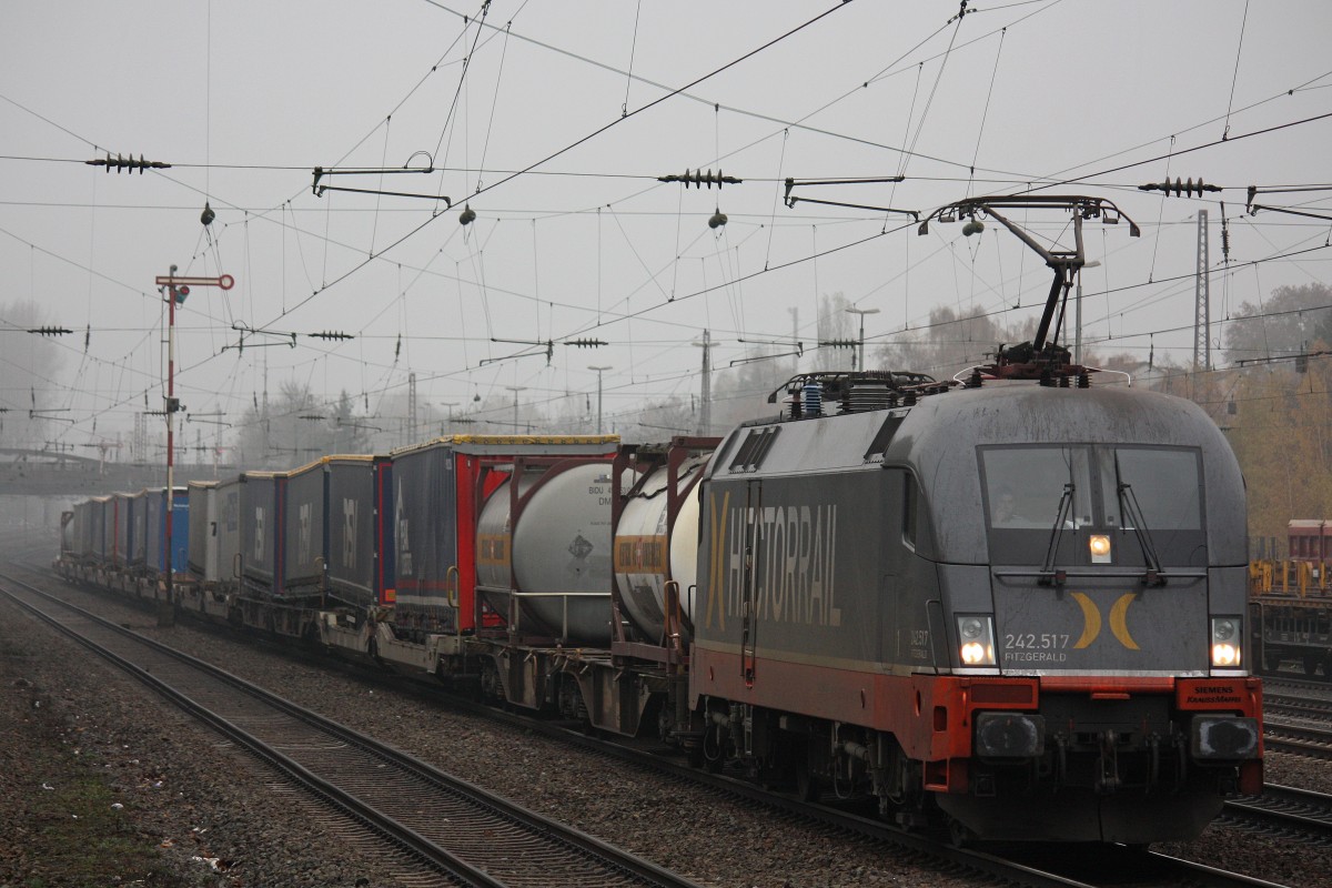 Hectorrail 242.517  Fitzgerald  am 28.11.13 mit einem KLV in Düsseldorf-Rath.