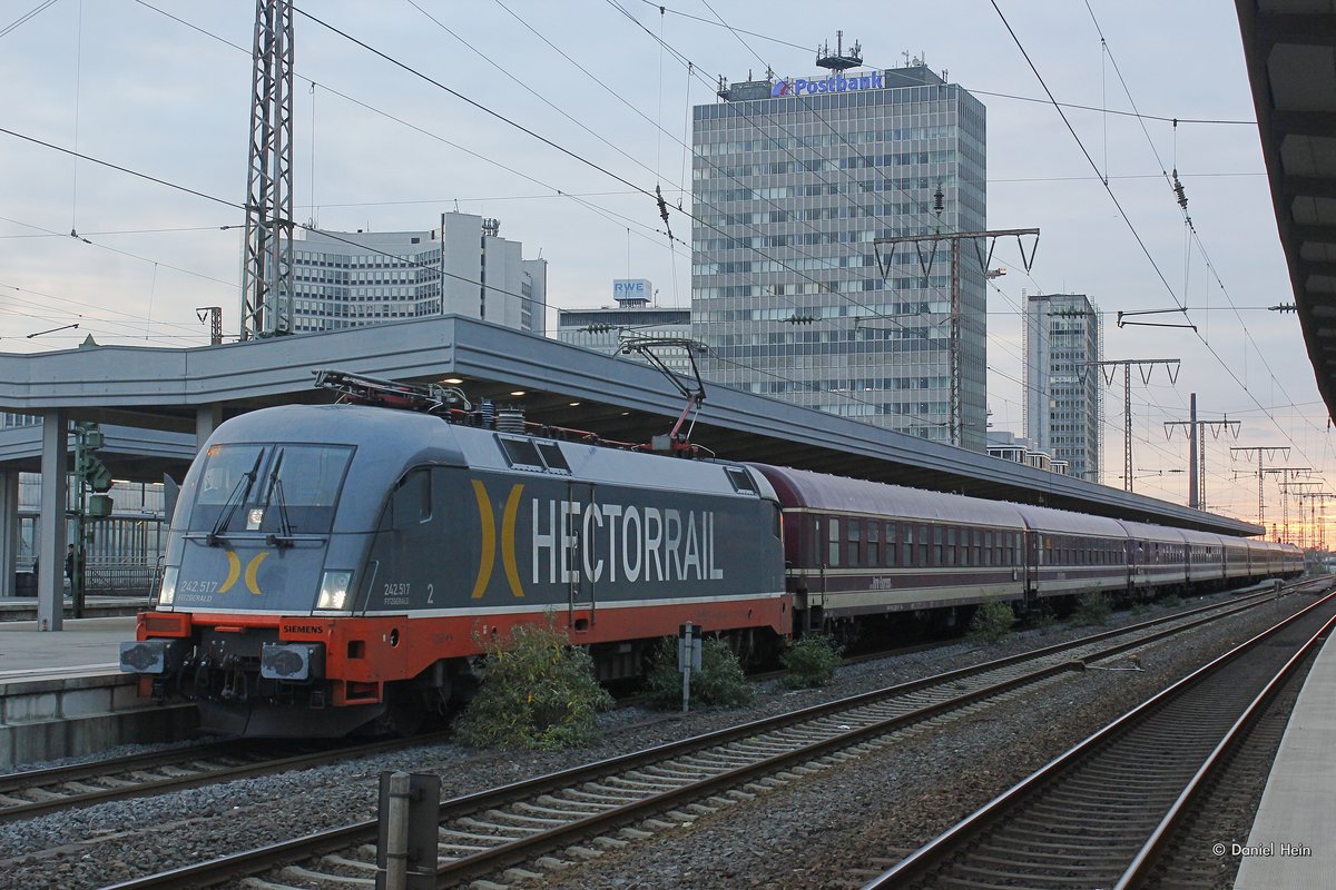 Hectorrail 242.517 Fitzgerald mit Funexpress in Essen Hbf, Oktober 2016.