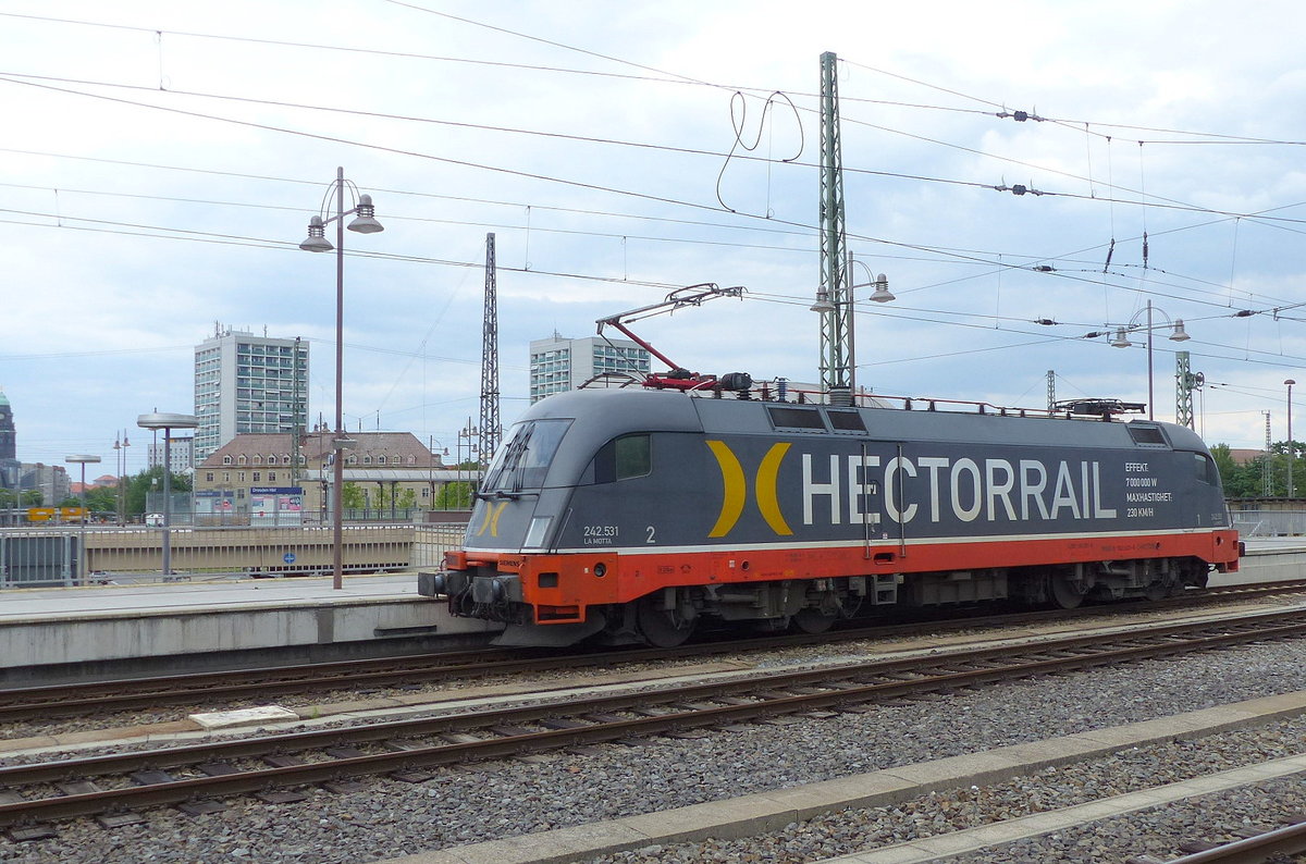 Hectorrail 242.531  LaMotta  als Tfzf nach Pirna, am 09.06.2020 in Dresden Hbf.