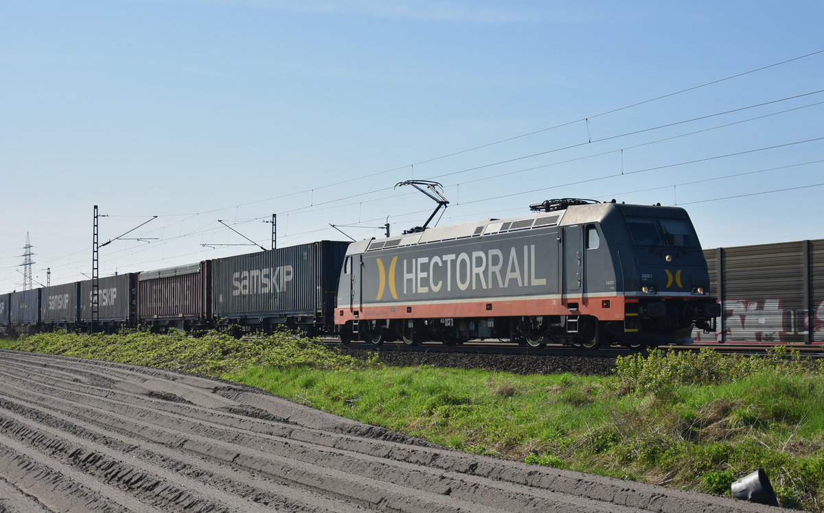 HectorRail mit der 241 011-4  C-3PO  mit Container kommend aus Richtung Lüneburg. Höhe Bardowick, 20.04.2018.