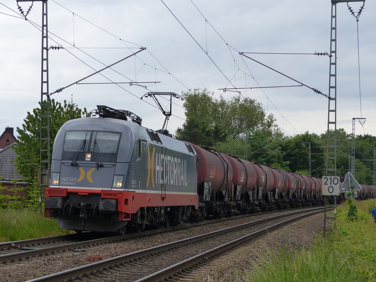 HECTORRAIL-Taurus 182 517(Fitzgerald) mit Kesselwagenzug am ehem. Po 210 in Rheine, 31.05.15