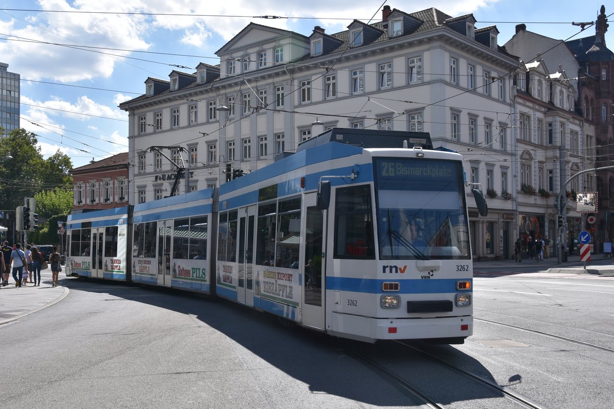 HEIDELBERG, 13.08.2016, Wagen 3262 als Straßenbahnlinie 26 bei der Einfahrt in die End-Haltestelle Bismarckplatz