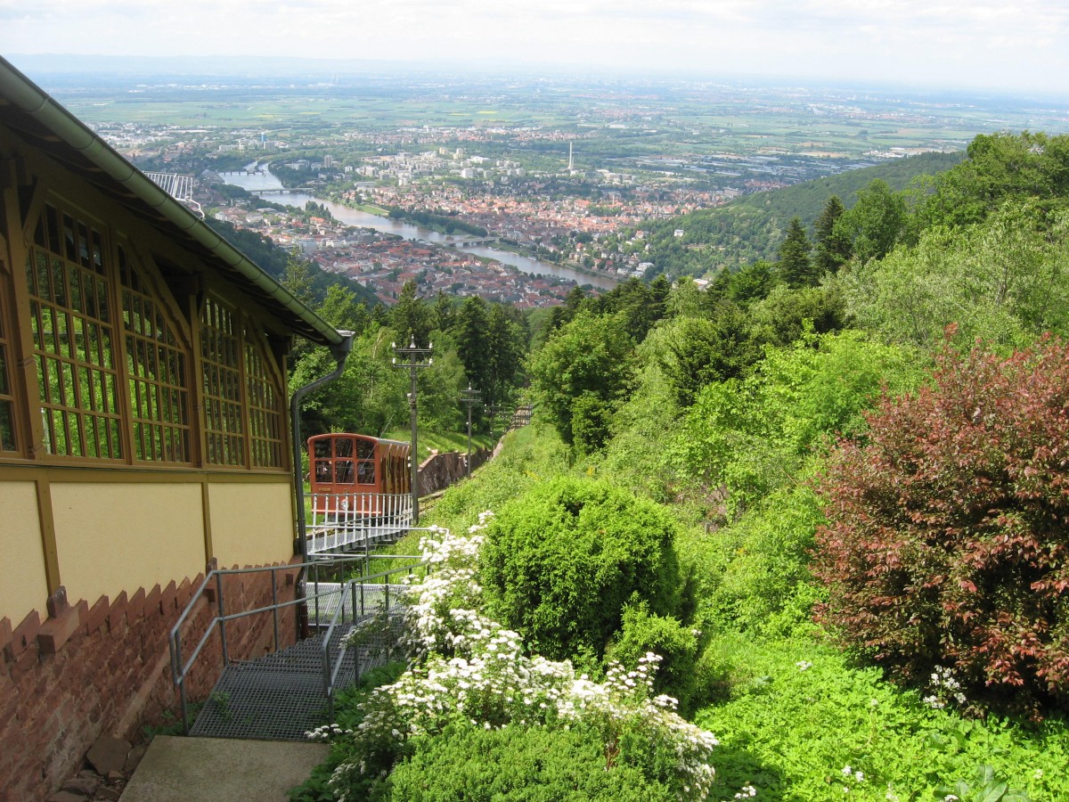 Heidelberger Bergbahn am 17.5.09 vom Heidelberger Schlo aus fotografiert.