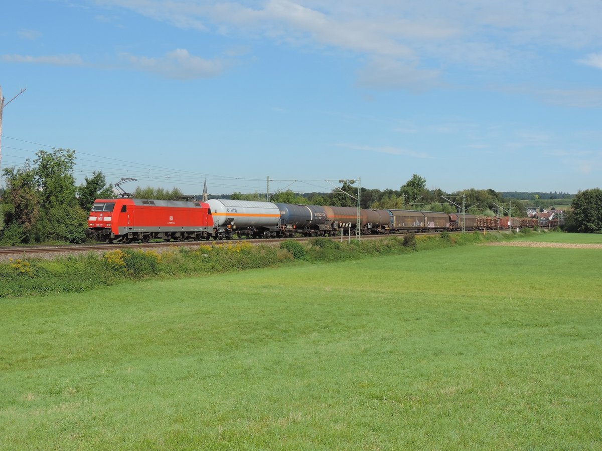 Heidelsheim 16/09/17 : 152 114 mit einem Güterzug.