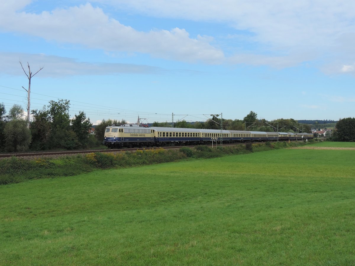 Heidelsheim 16/09/17 : E 110 383 mit dem Rheingold Nostalgiezug nach Göppingen.