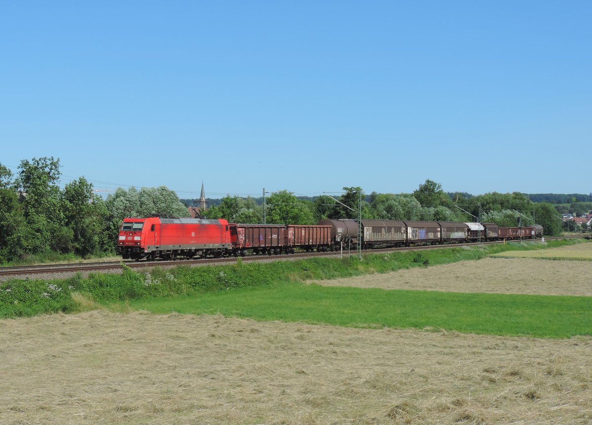 Heidelsheim - 24. Juni 2020 : 185 294 mit einem Gemichten unterwegs nach Stuttgart.
Video gibs hier : https://www.youtube.com/watch?v=iQaFWQz1HRk&t=420s