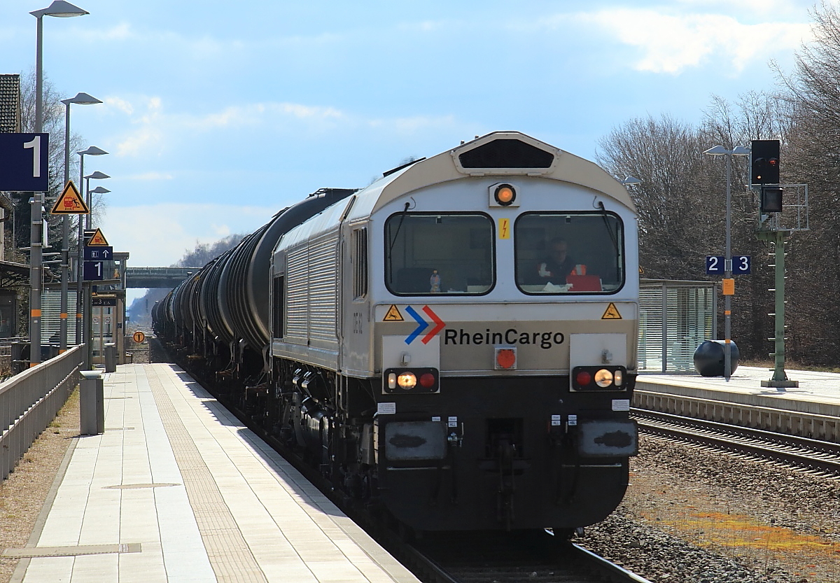 Heimatliche Gefühle: Zwei vom Niederrhein, DE 62 von RheinCargo und der Fotograf, treffen sich am 21.03.2018 in Laupheim West