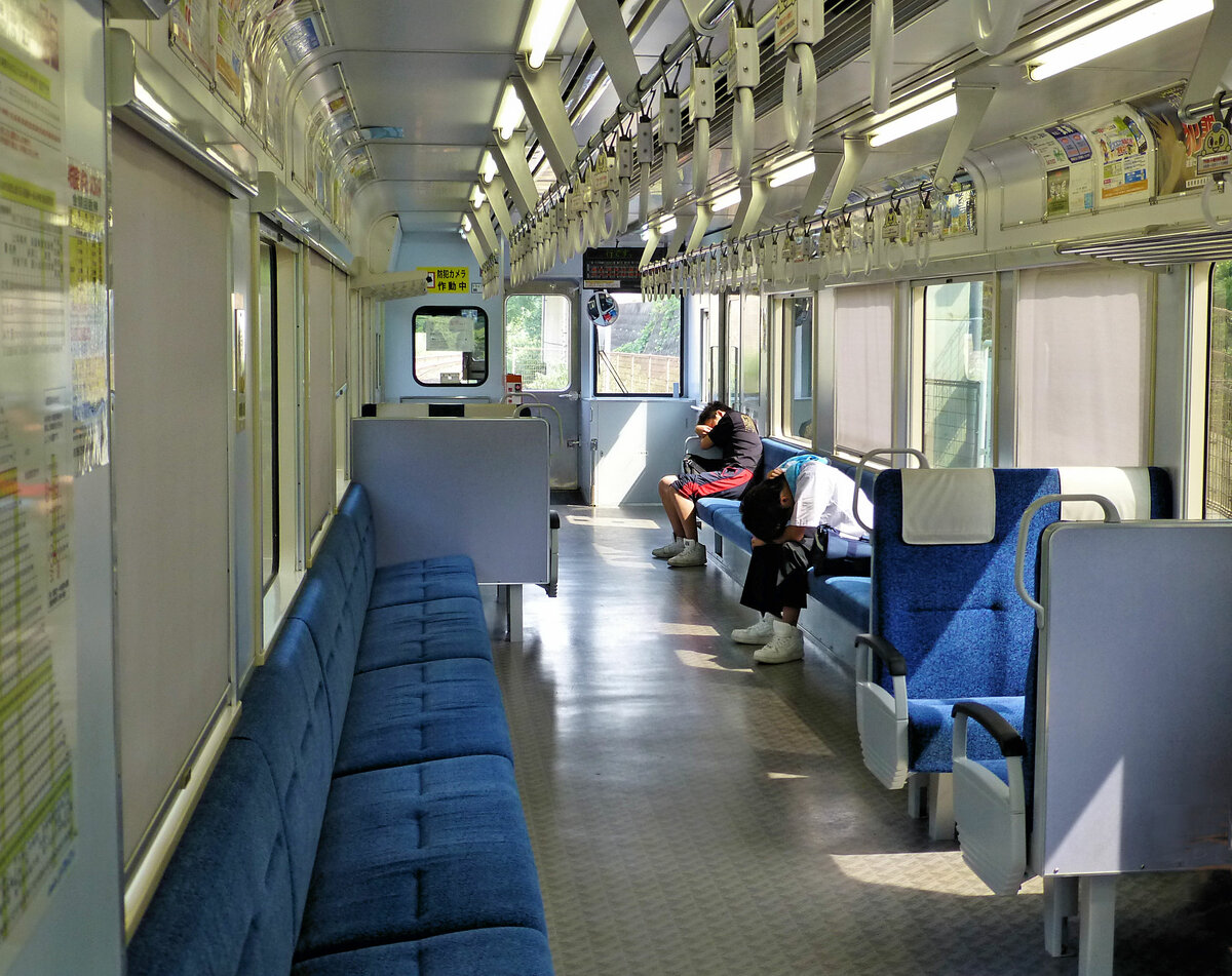 Heisei Chikuhô Bahn: Da frage ich mich, ob ich in einen Schlafwagen eingestehen bin. Der Innenraum des Wagens 405 am 25.Juli 2013 