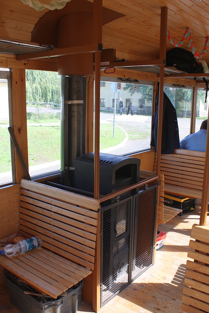 Heizung des 2.Klasse Wagen F 07-401 der Brsny Kisvast, aufgenommen am  28.September 2013 in Szob.

